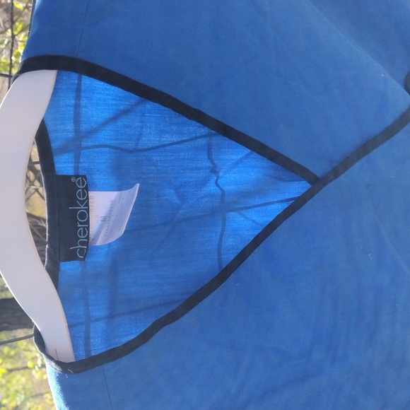 Scrub top - Picture 2 of 7